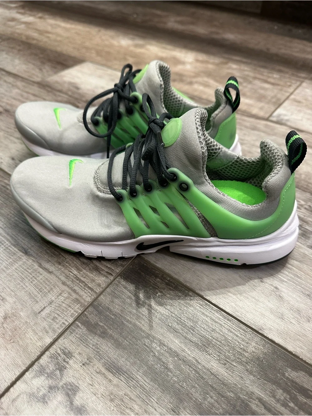 Nike Air Presto Grey and Green Trainers Youth size 5